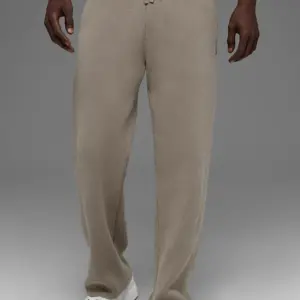 Scholar Straight Leg Sweatpant - Light Cocoa