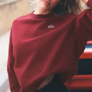 Accolade Crew Neck Pullover - Summer Romance Red