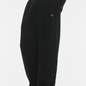 Accolade Straight Leg Sweatpant - Black