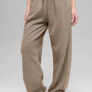 Accolade Straight Leg Sweatpant - Gravel