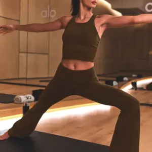 Airbrush Low-Rise Flare Legging (Regular) - Espresso