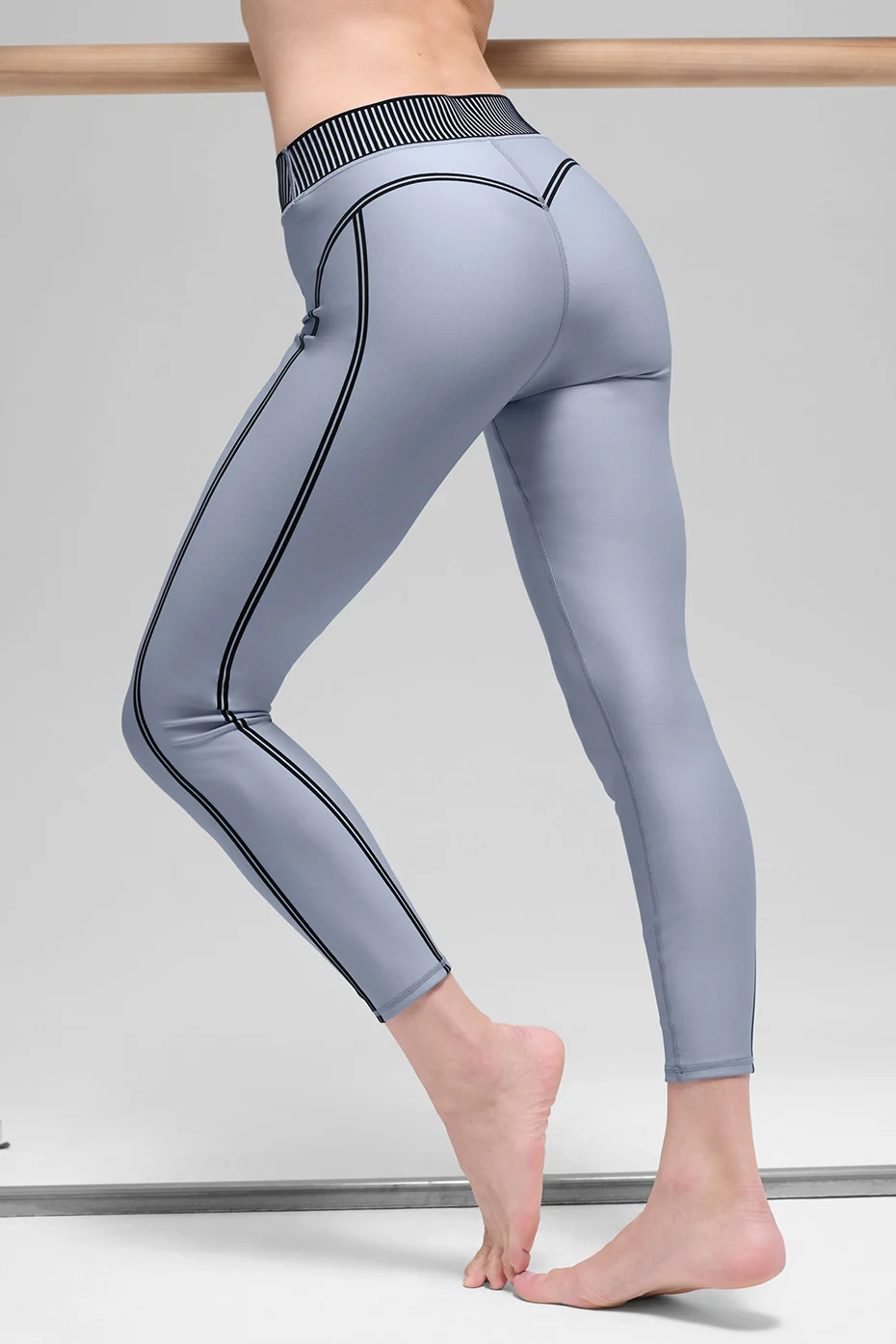 Airlift High-Waist 7/8 Line Up Legging - Winter Frost - Image 2