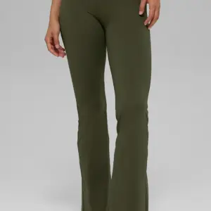 ALO Softsculpt High-Waist Bootcut Legging (Short) - Green Olive