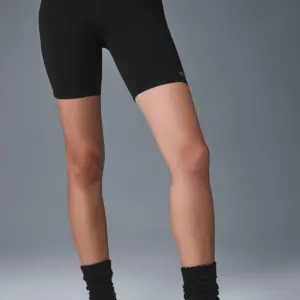 7 High-Waist Biker Short - Black